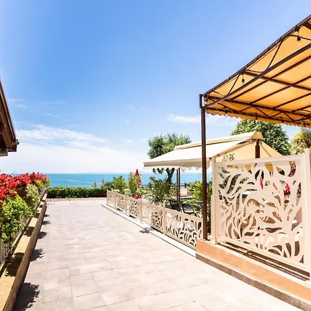 Capri Готель Несебир