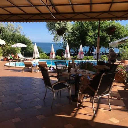 Capri Готель Несебир